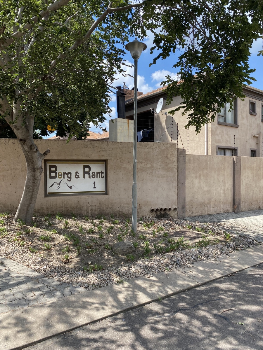 1 Bedroom Property for Sale in Bergsig North West